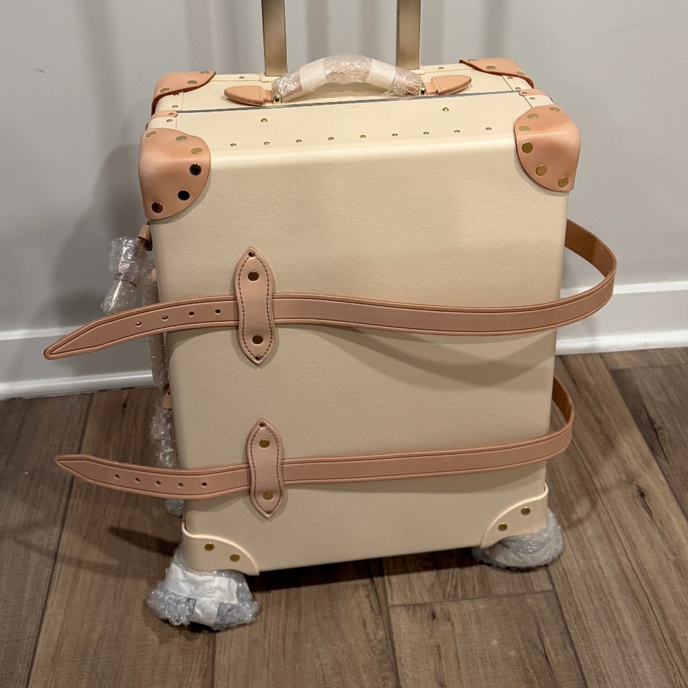 Globe-trotter Luggage- Carry-On - 4 Wheels - Ivory
